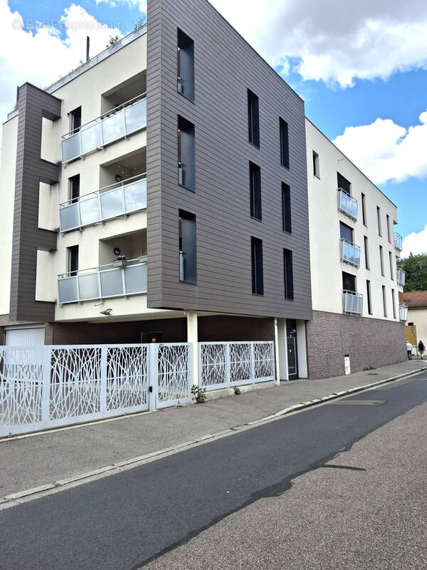 Appartement à OULLINS