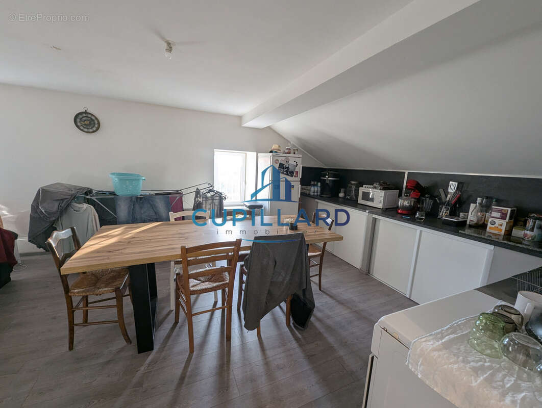 Appartement à RENAISON
