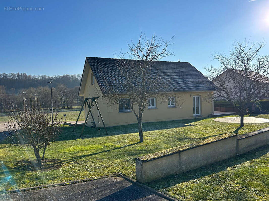 Maison à DOMPAIRE