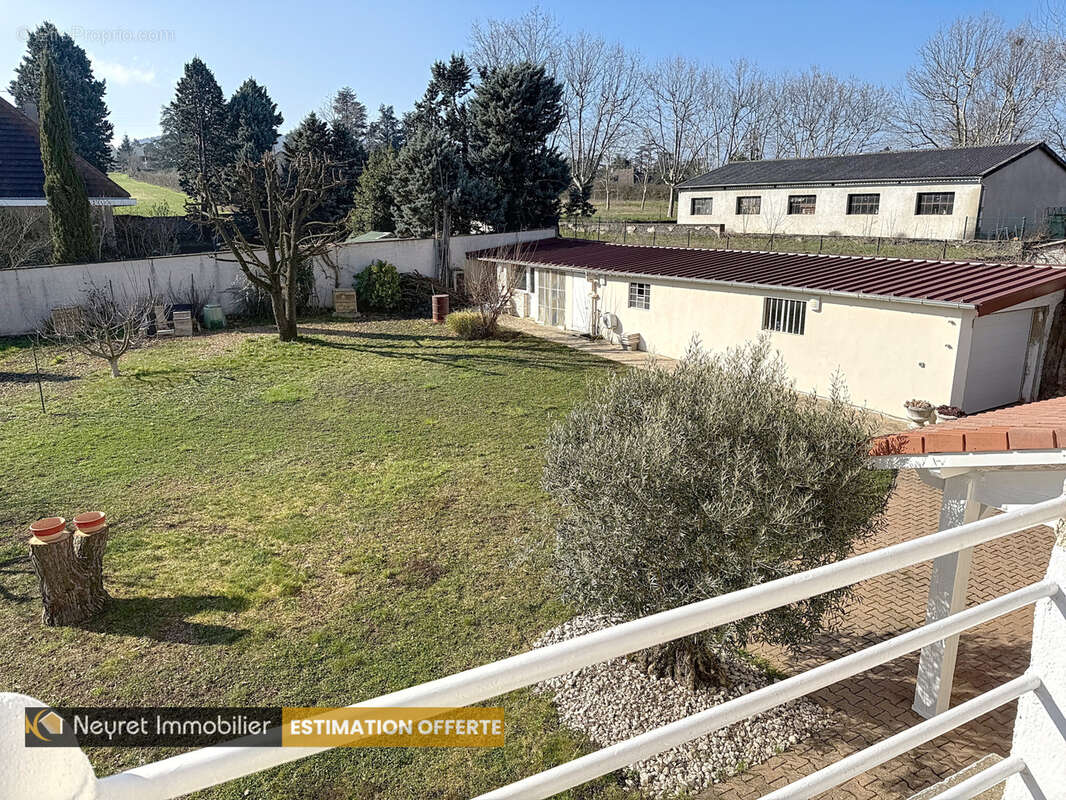 Maison à CHATEAUNEUF