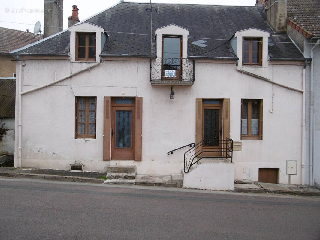Maison à LUZY