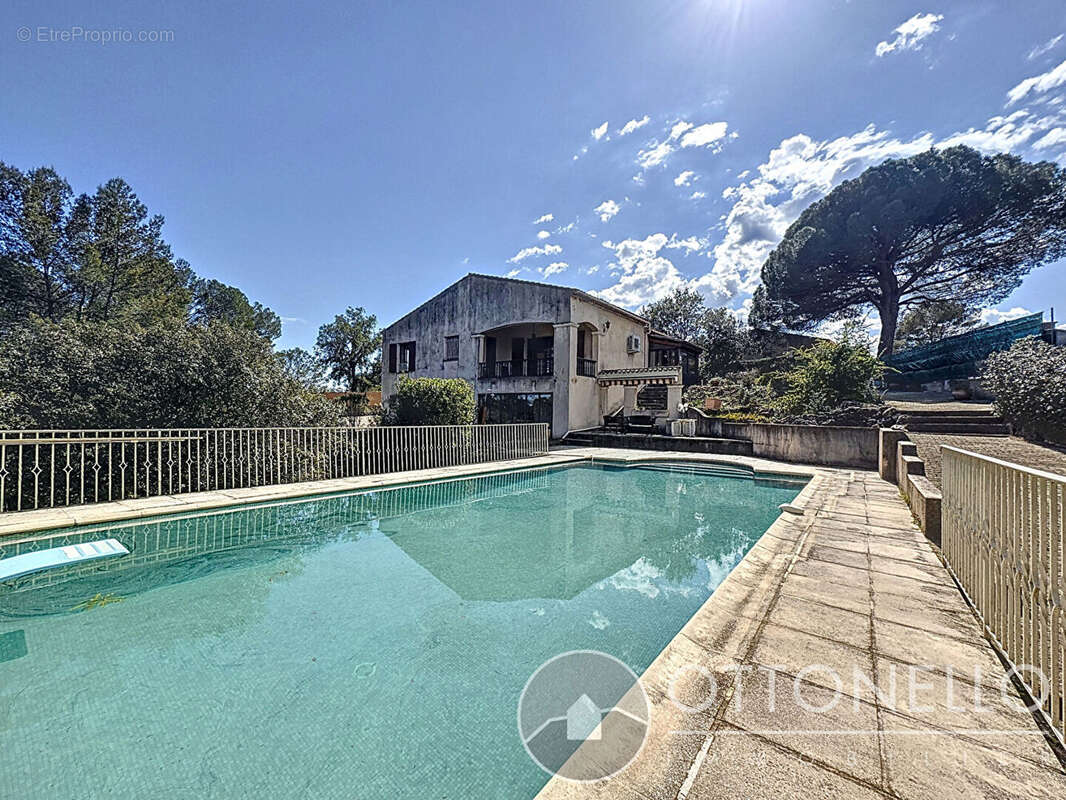 Maison à ROQUEBRUNE-SUR-ARGENS