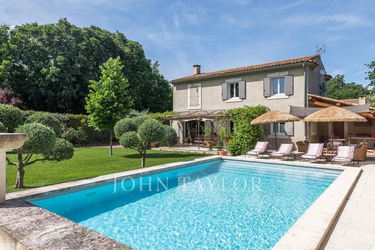 Maison à MENERBES