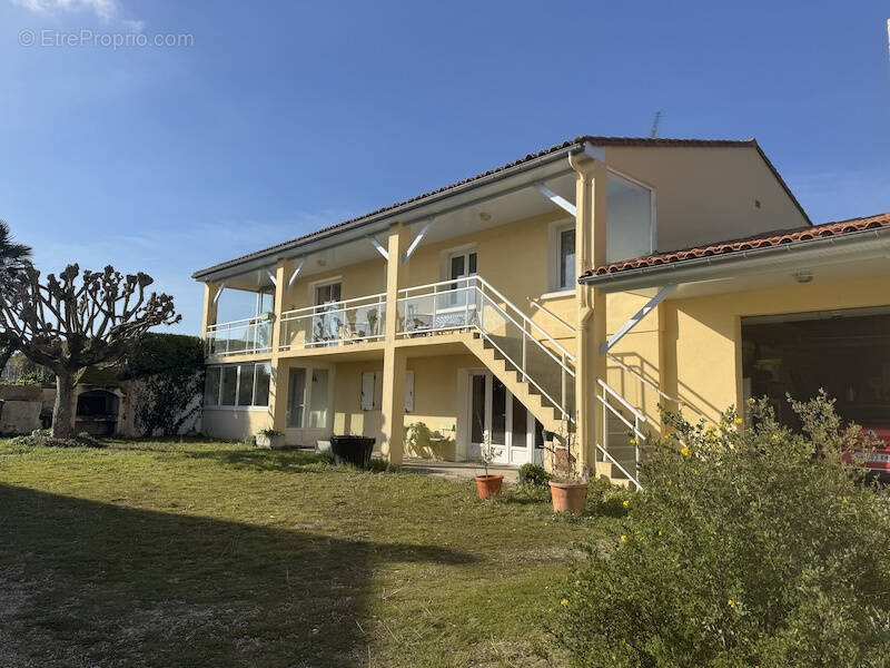 Maison à MORTAGNE-SUR-GIRONDE