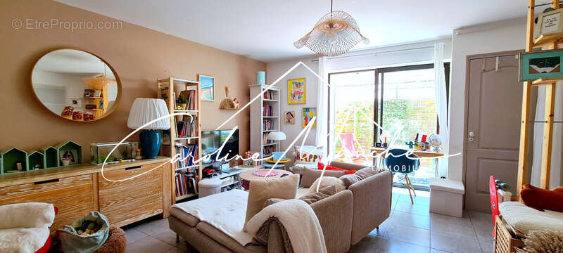 Appartement à LA FARE-LES-OLIVIERS