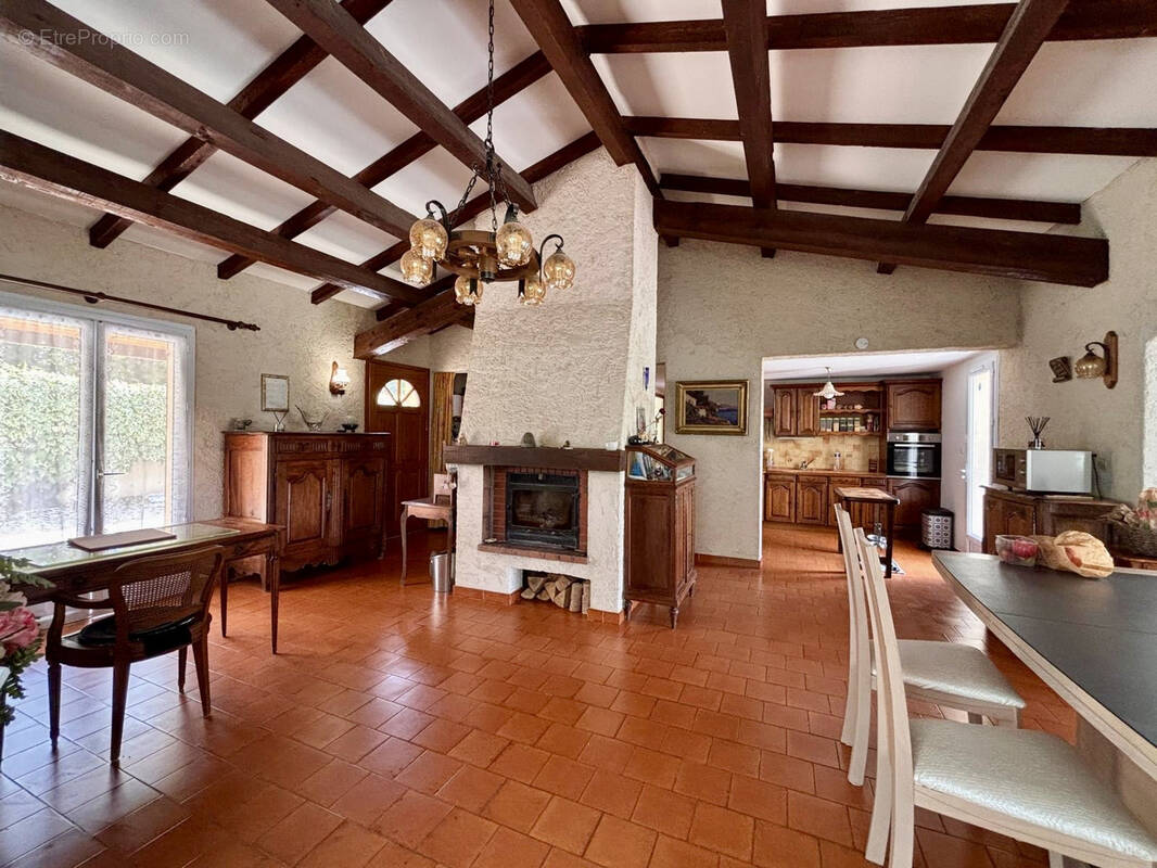 Maison à GREOUX-LES-BAINS