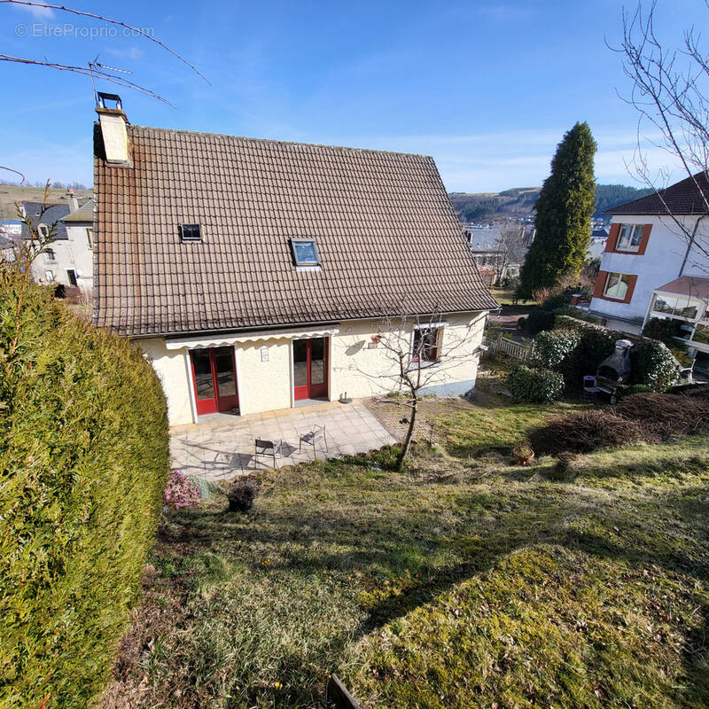 Maison à RIOM-ES-MONTAGNES