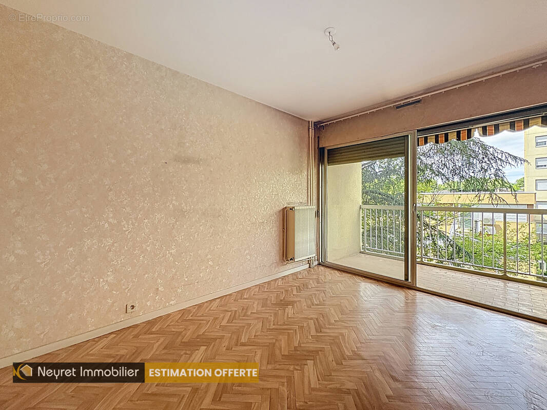 Appartement à BRON
