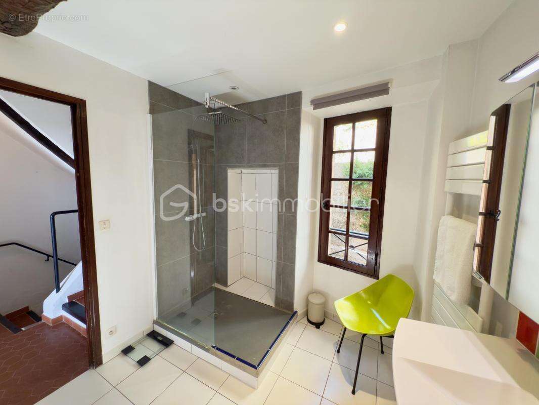 Appartement à SAINT-CEZAIRE-SUR-SIAGNE
