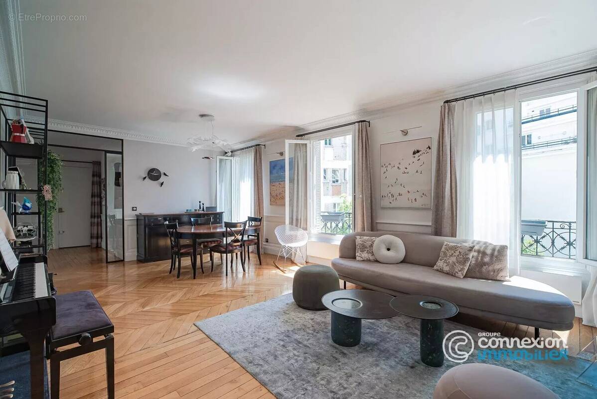 Appartement à PARIS-16E