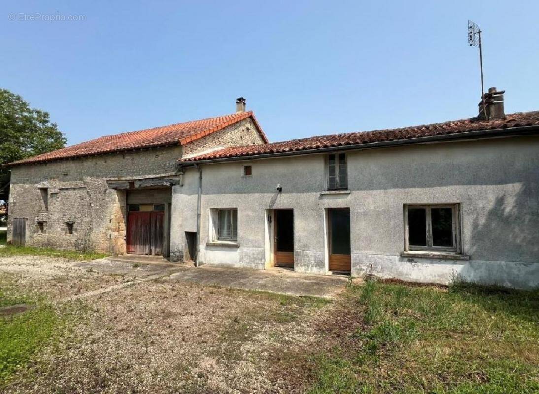 Maison à RUFFEC