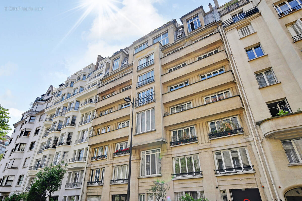 Parking à PARIS-17E
