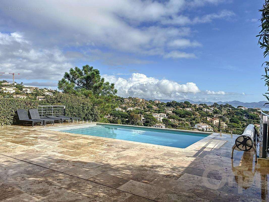 Maison à ROQUEBRUNE-SUR-ARGENS