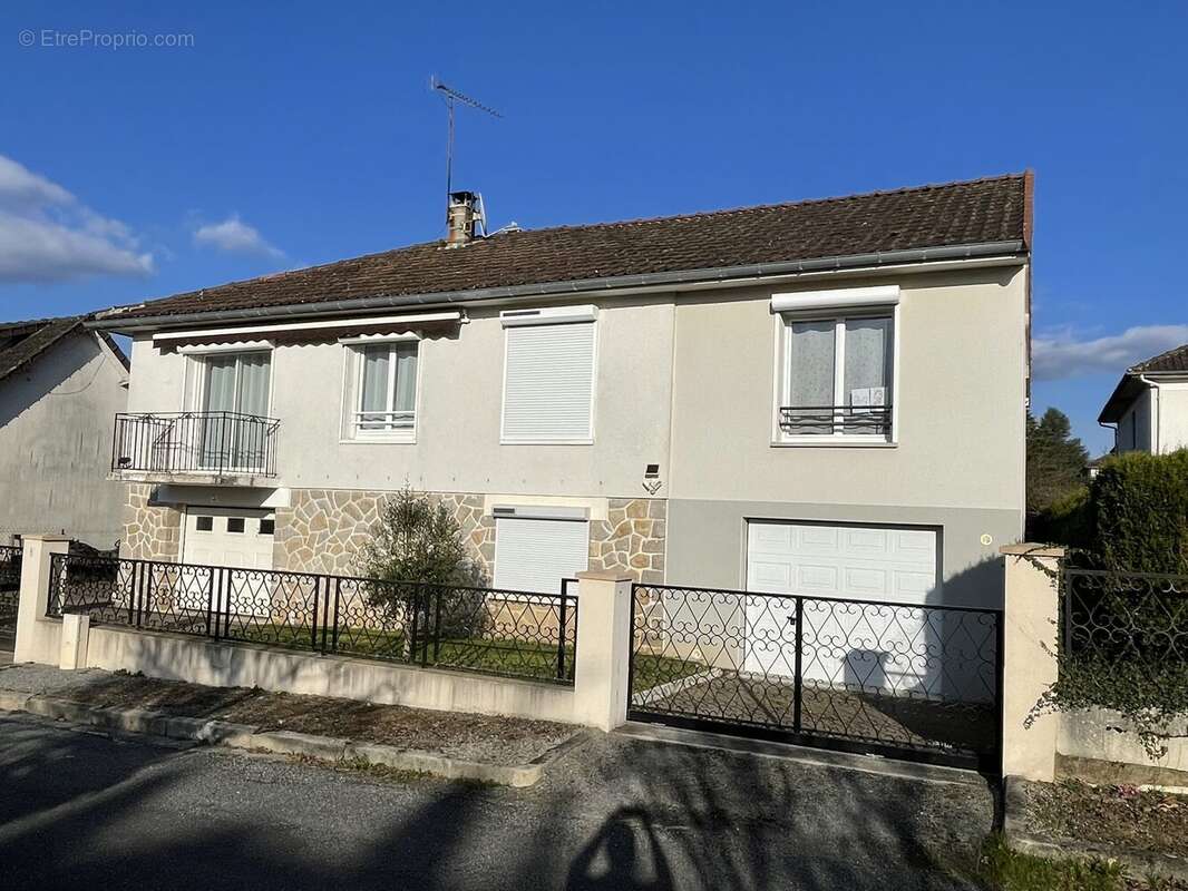 Maison à PEYRAT-LE-CHATEAU