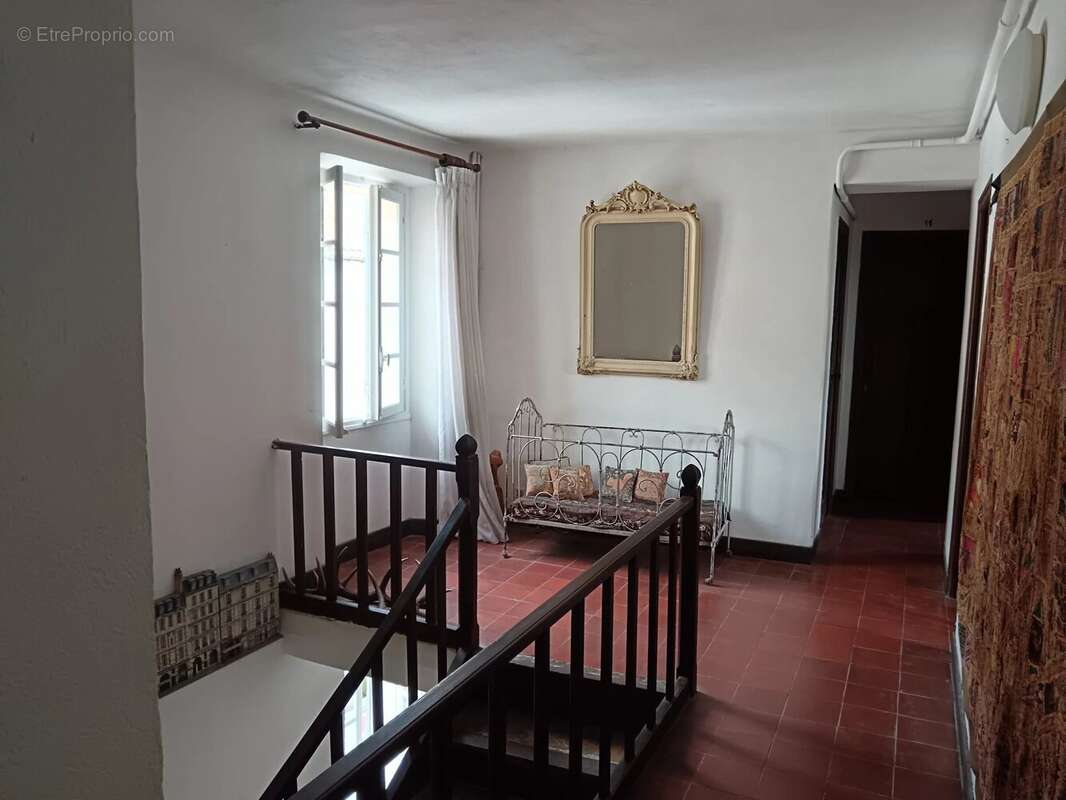Appartement à COURSEGOULES