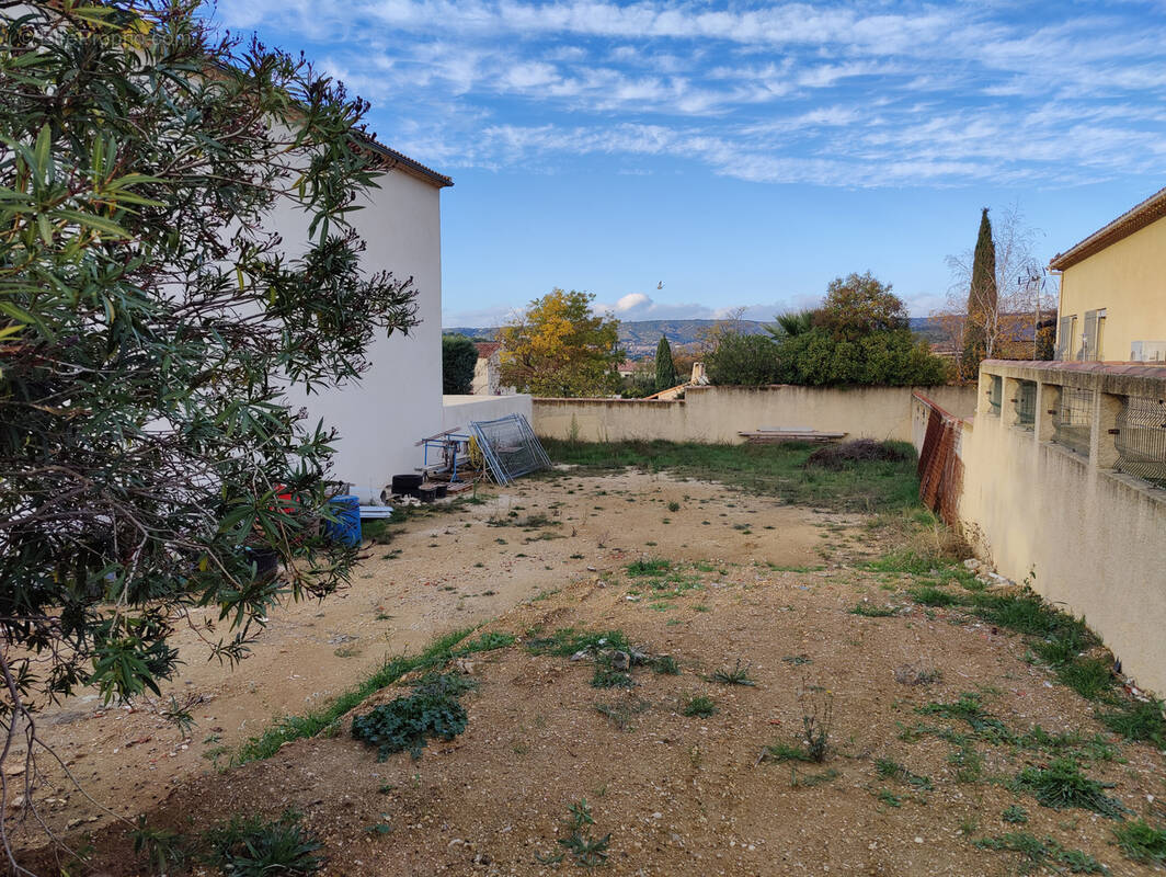 Terrain à VELAUX