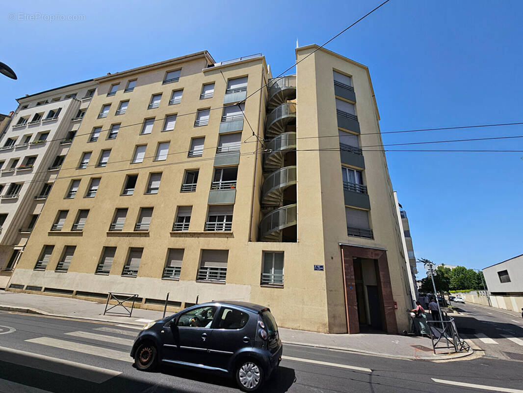Parking à VILLEURBANNE