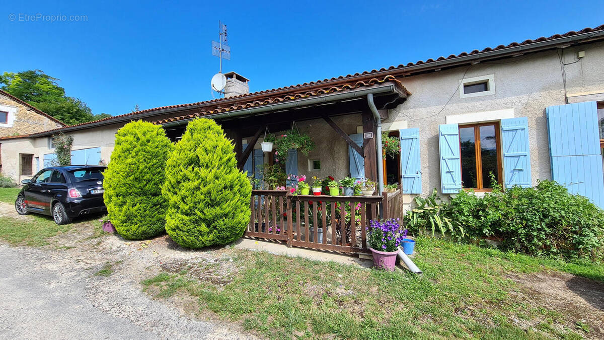 Charente country house with pool for sale . maison - Maison à AUBETERRE-SUR-DRONNE