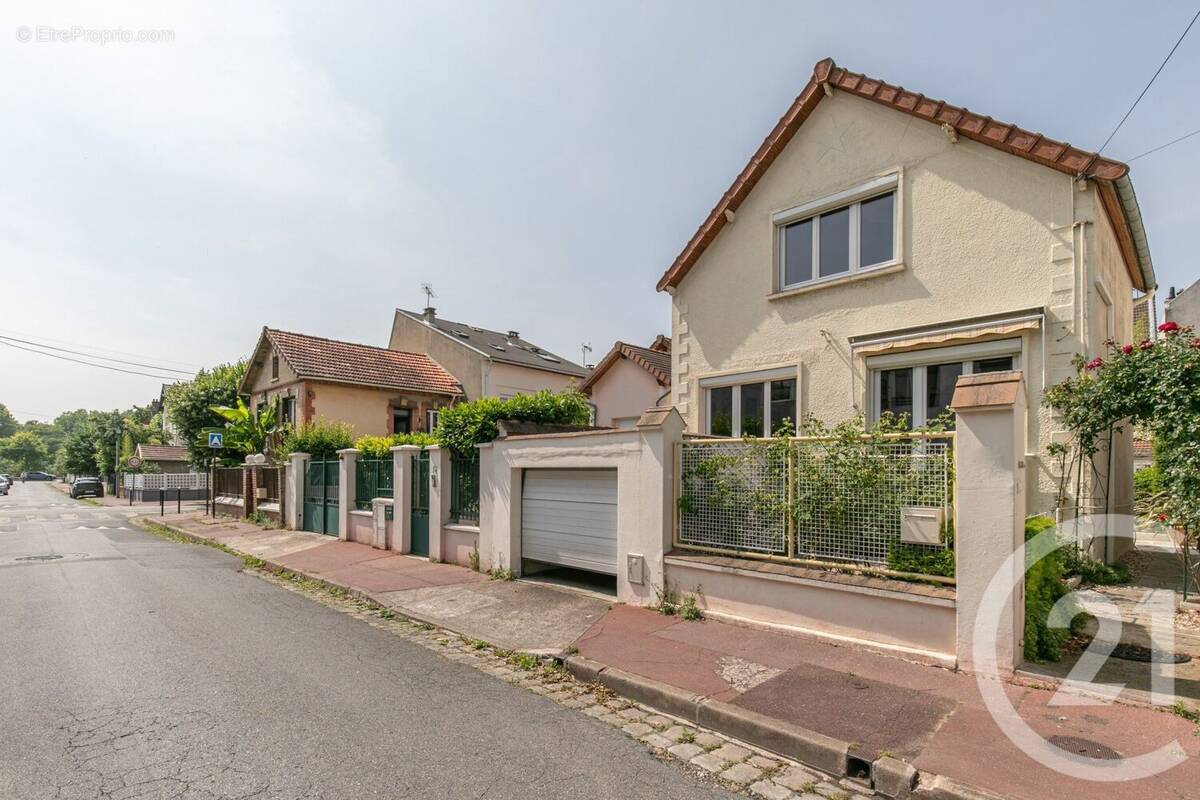Maison à SAINT-MAUR-DES-FOSSES