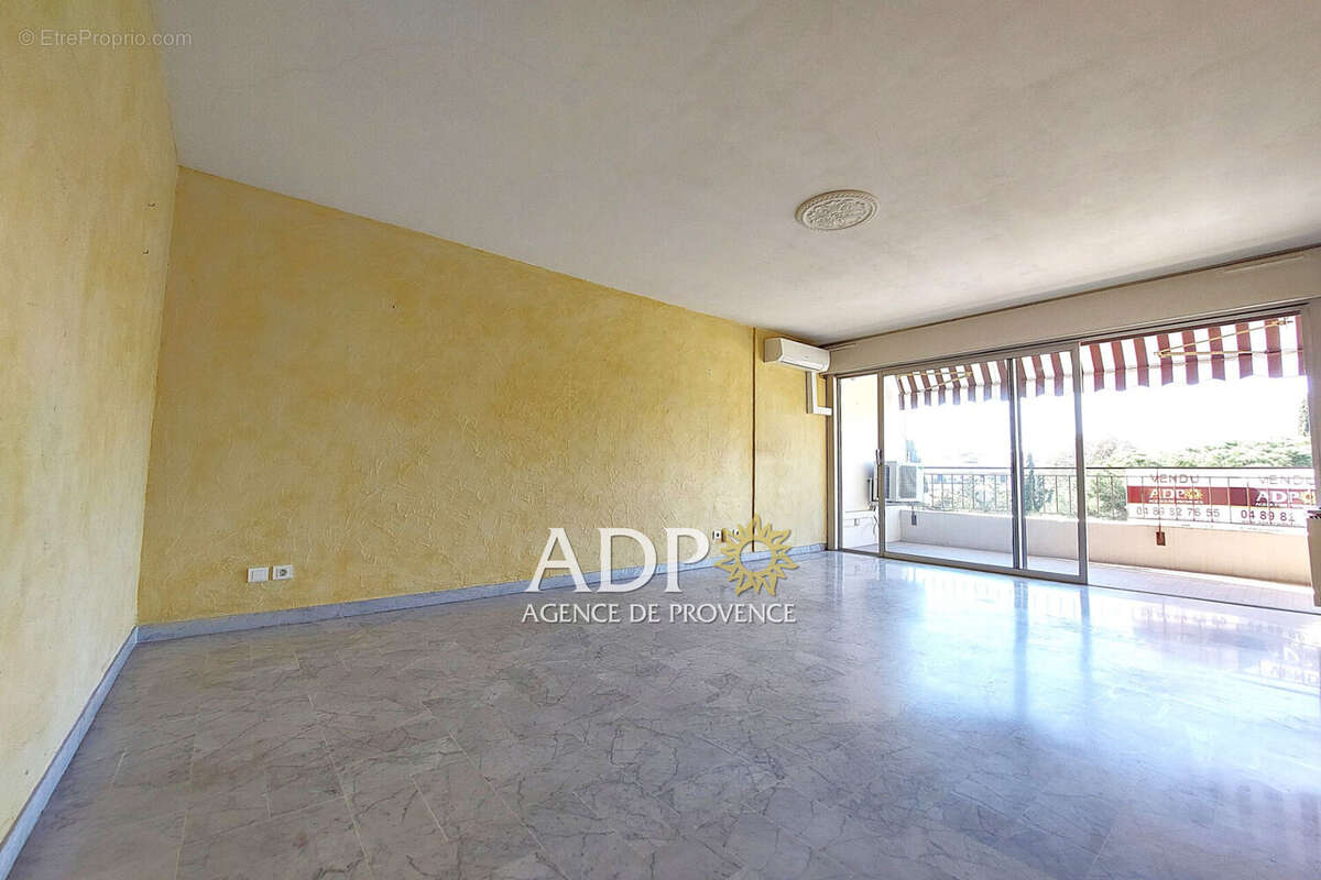 Appartement à MANDELIEU-LA-NAPOULE