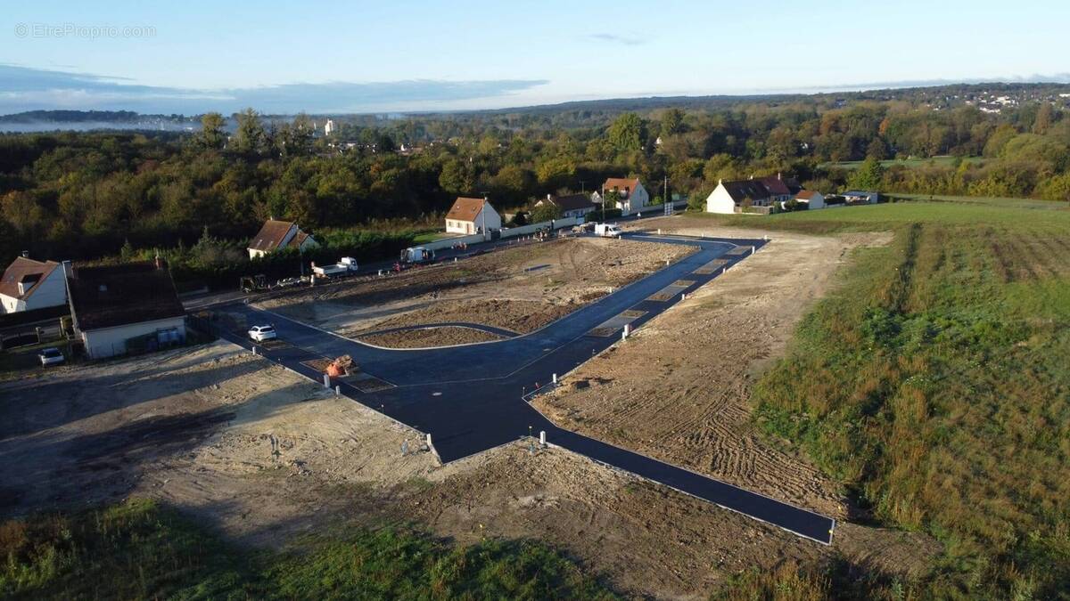 Terrain à MORET-SUR-LOING