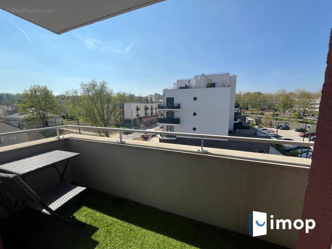 Appartement à SAINT-THIBAULT-DES-VIGNES