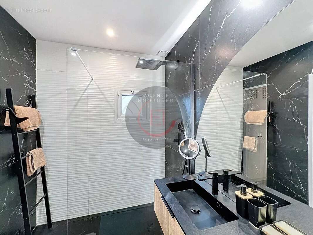 Appartement à MANDELIEU-LA-NAPOULE