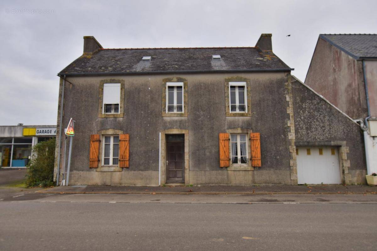 Maison à PLONEVEZ-PORZAY