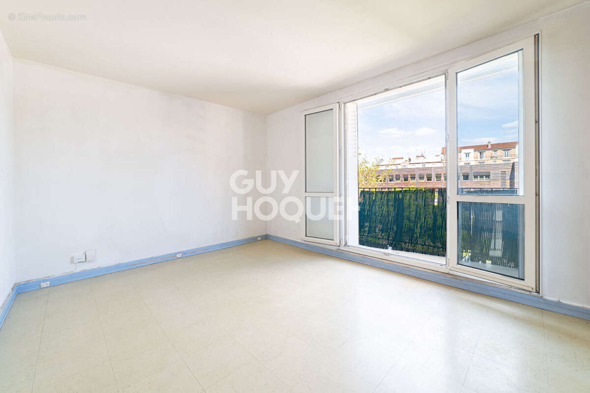 Appartement à COURBEVOIE