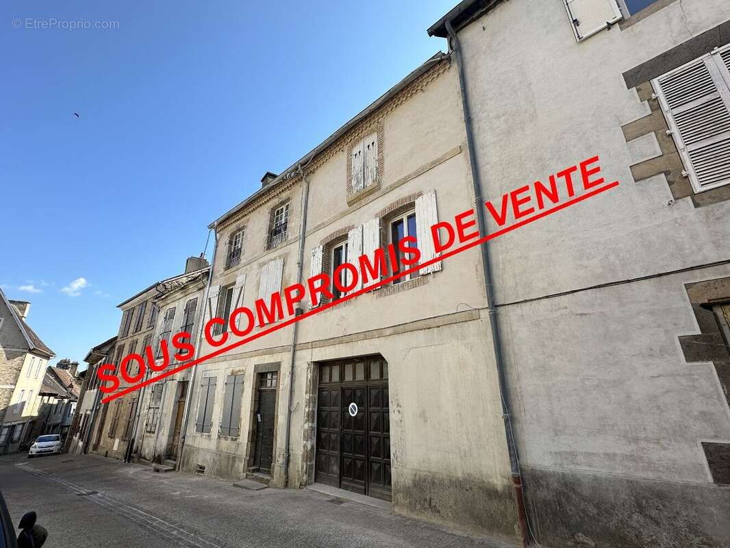 Maison à SAINT-YRIEIX-LA-PERCHE