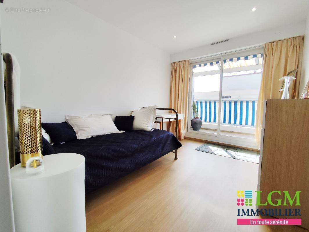 Appartement à VALLAURIS
