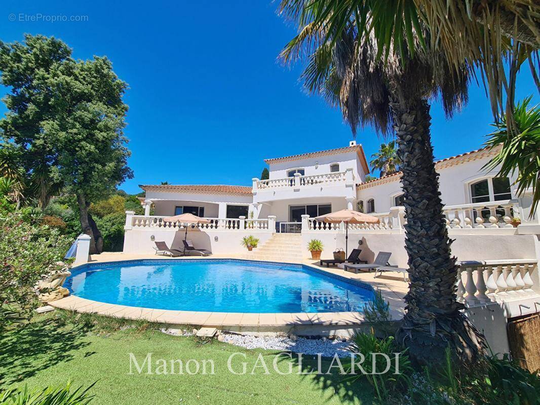 Maison à SAINT-CYR-SUR-MER
