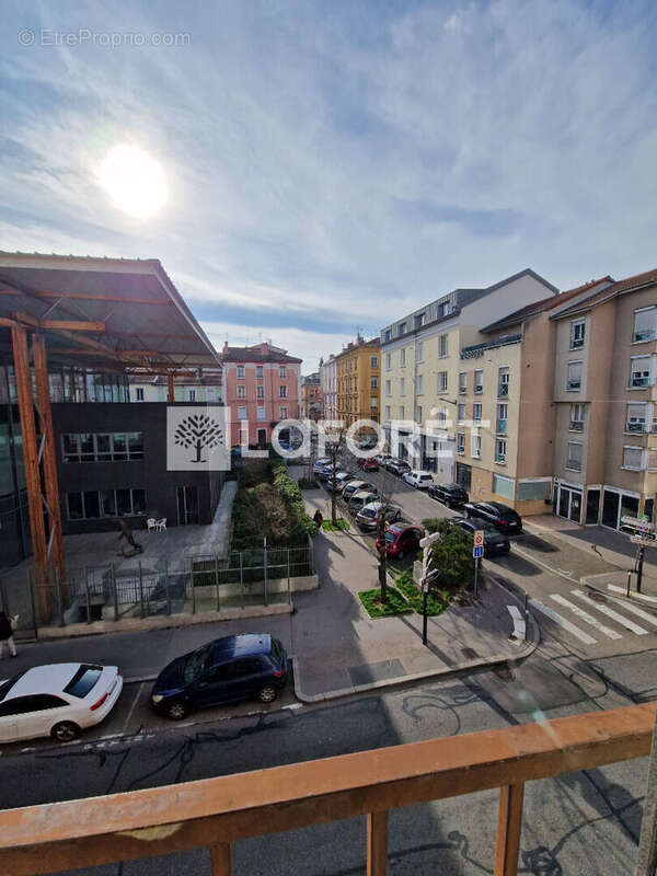 Appartement à OULLINS