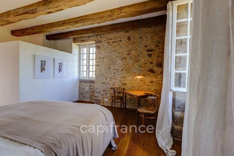 Maison à SALIGNAC-EYVIGUES