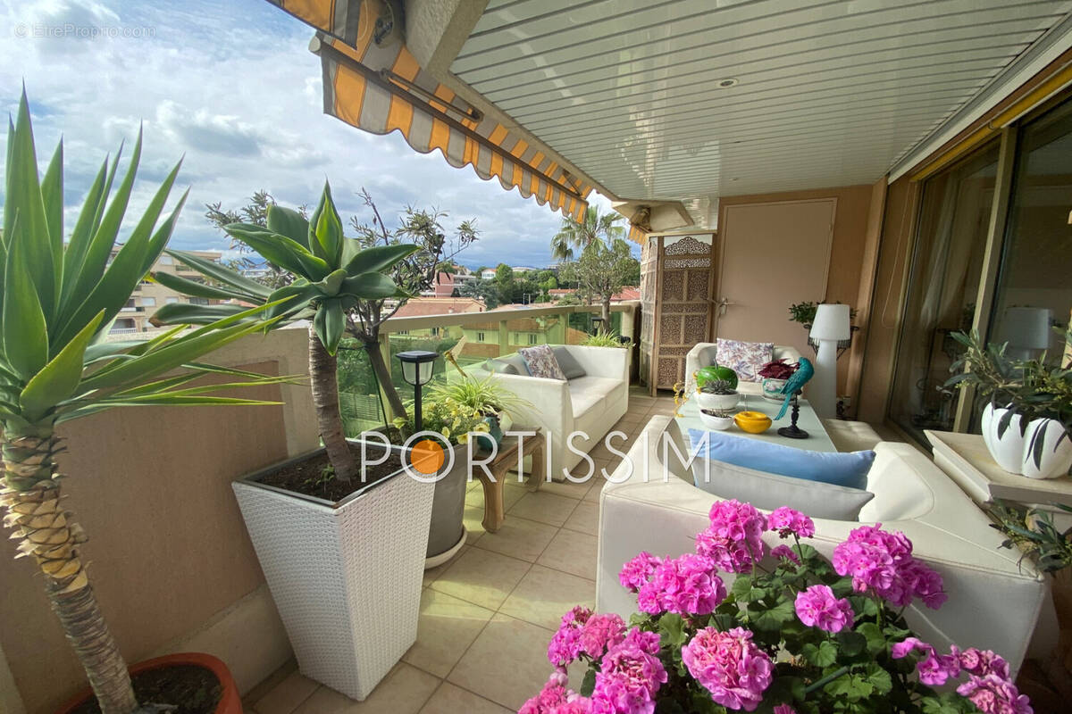 Appartement à SAINT-LAURENT-DU-VAR