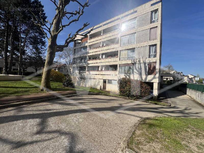 Appartement à COMBS-LA-VILLE