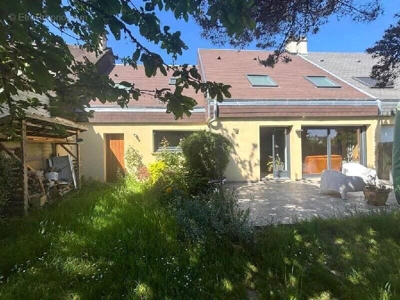 Maison à MAROLLES-EN-HUREPOIX