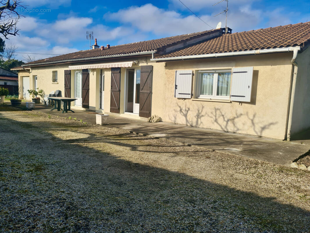 Maison à COUTRAS