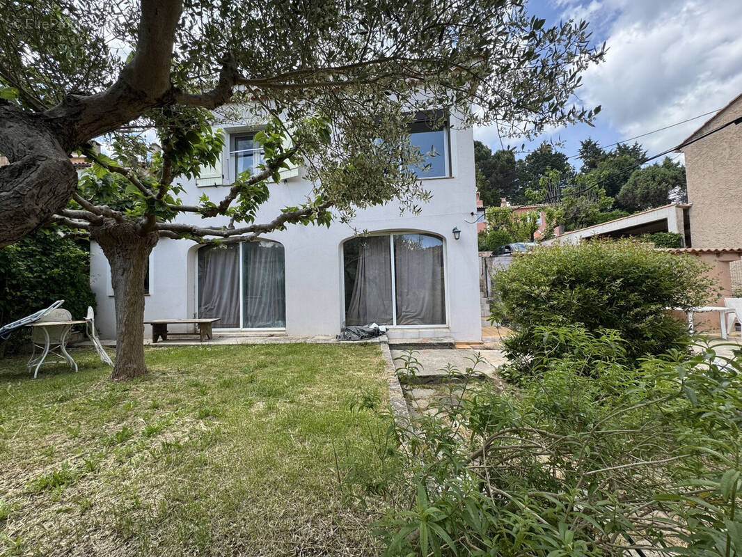 Maison à LES MAYONS