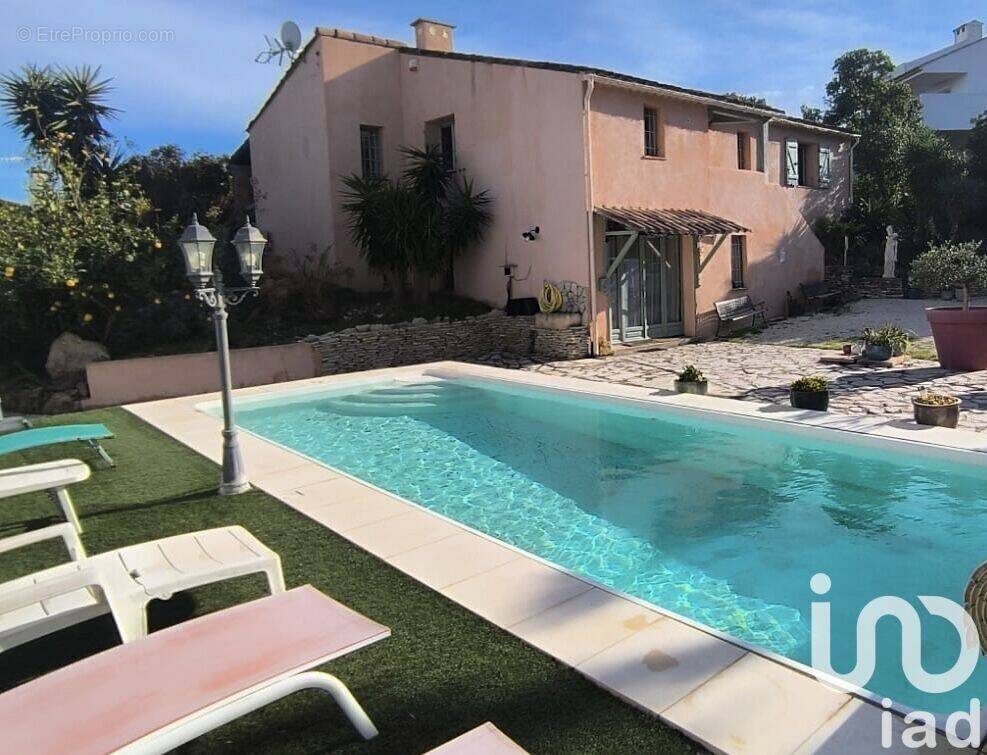 Photo 1 - Maison à ROQUEBRUNE-SUR-ARGENS