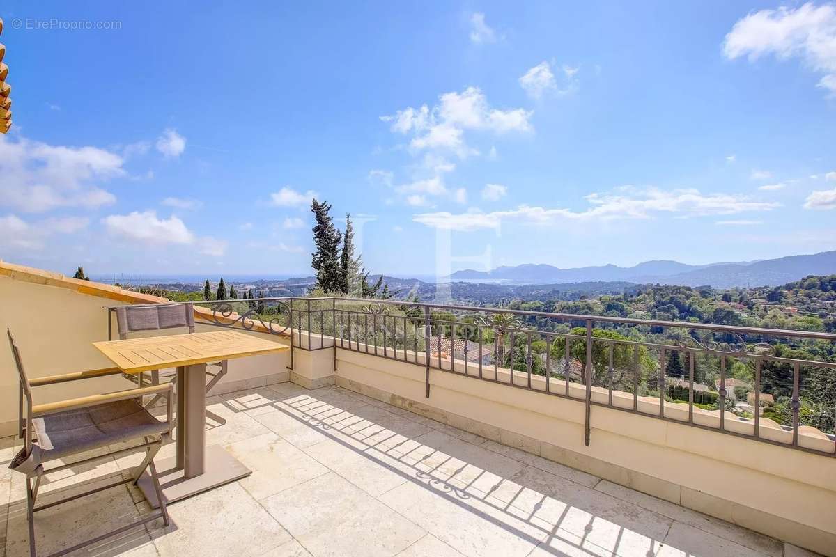 Maison à MOUGINS