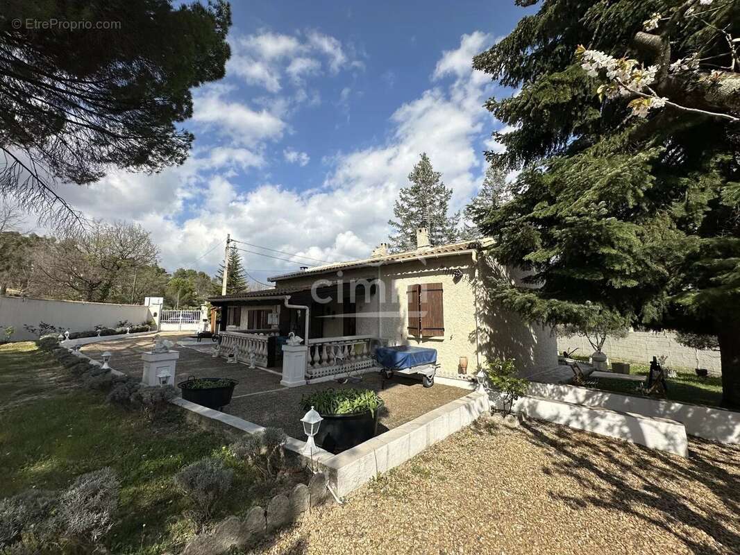 Maison à PIERREVERT