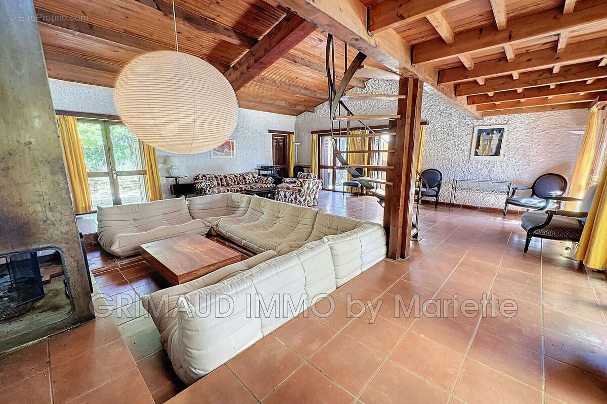 Maison à LA GARDE-FREINET