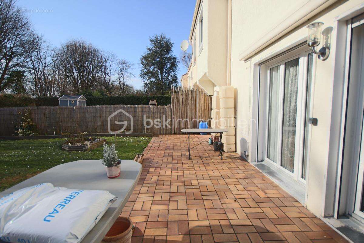 Appartement à COMBS-LA-VILLE