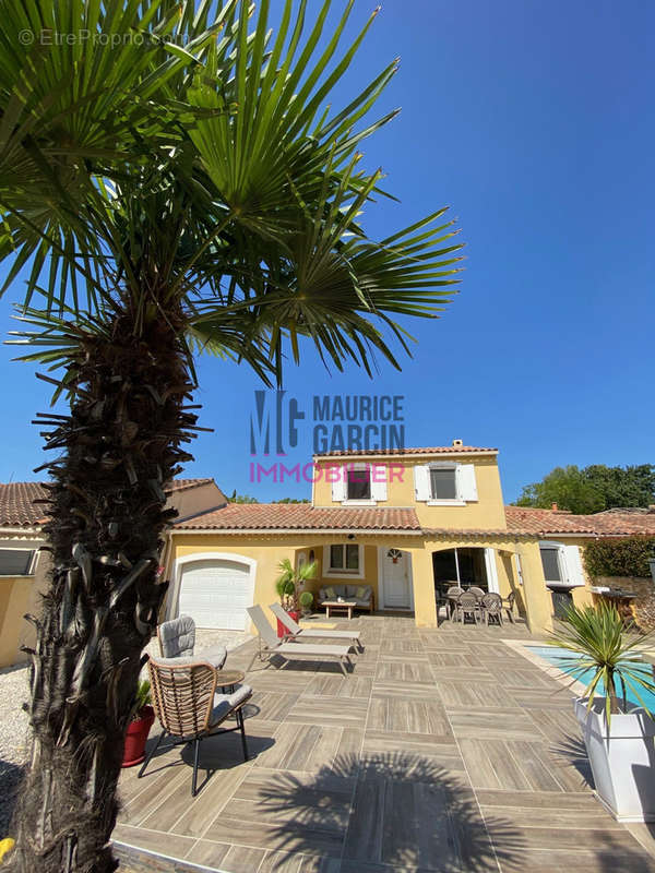 Maison à ENTRAIGUES-SUR-LA-SORGUE