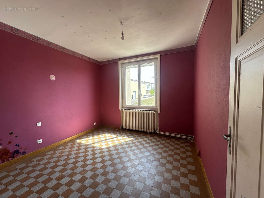 Maison à LA CLAYETTE