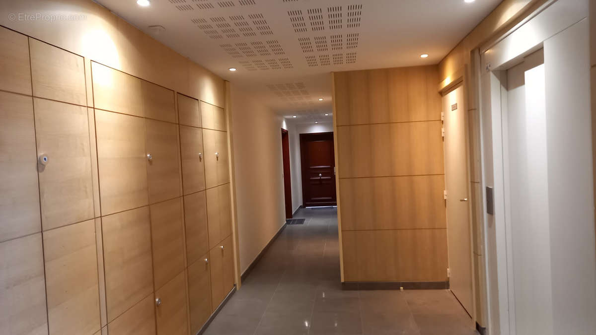 Appartement à ROQUEBRUNE-SUR-ARGENS