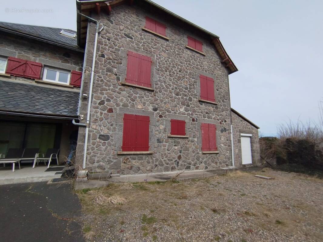 Maison à BESSE-ET-SAINT-ANASTAISE