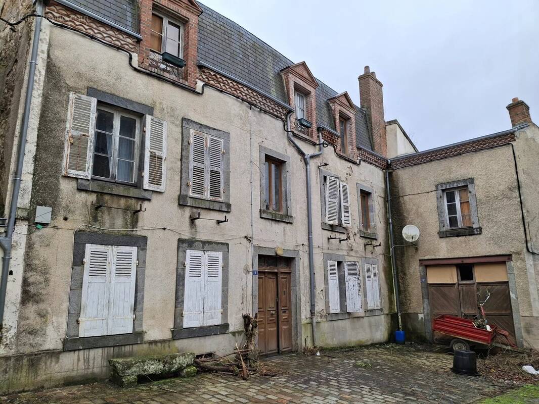 Maison à MAGNAC-LAVAL