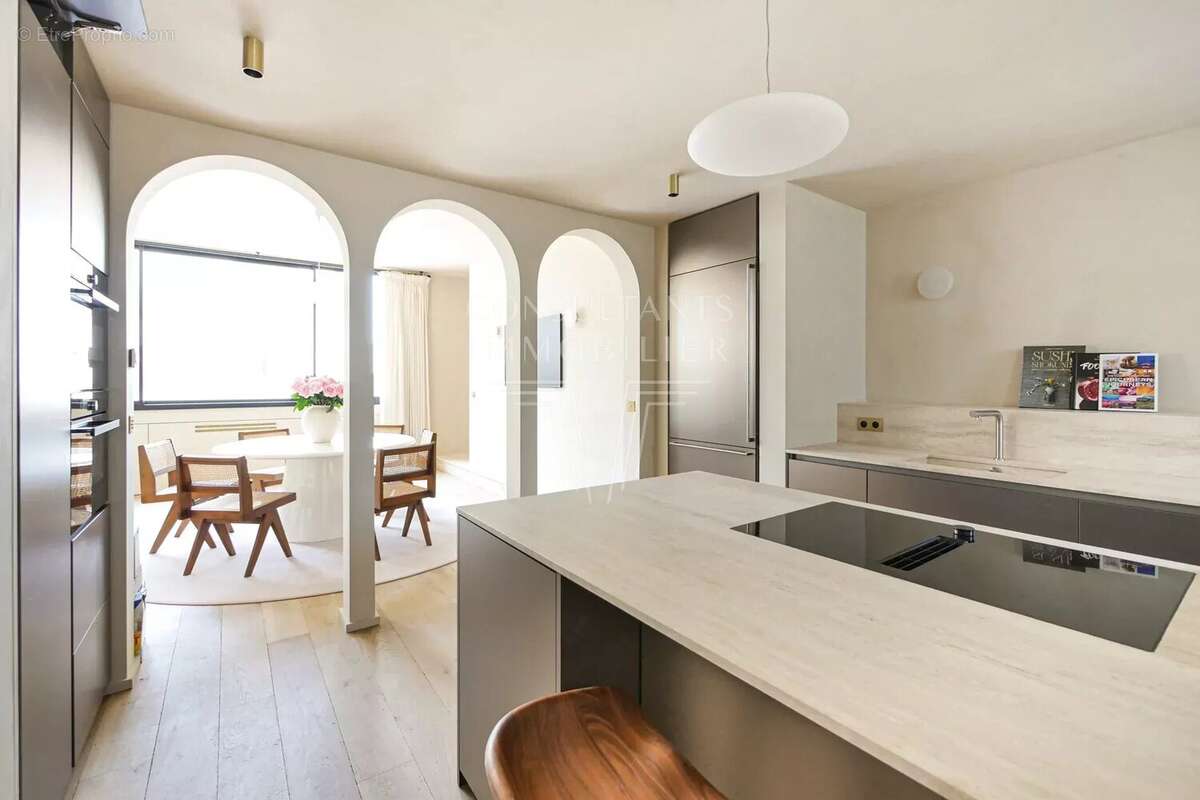 Appartement à PARIS-8E